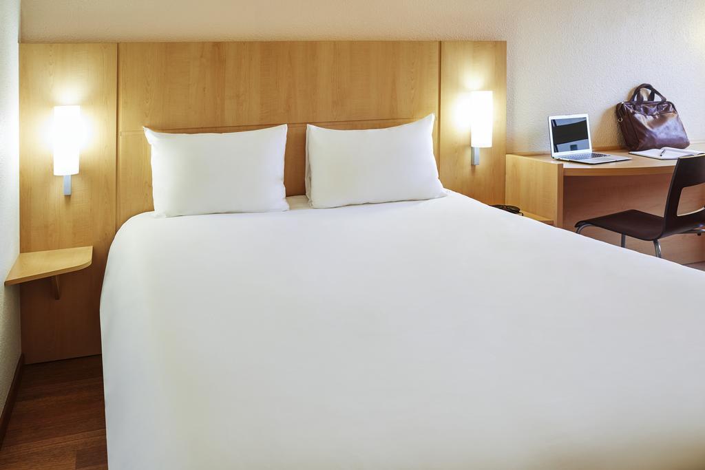Ibis Centre Hotel 3*